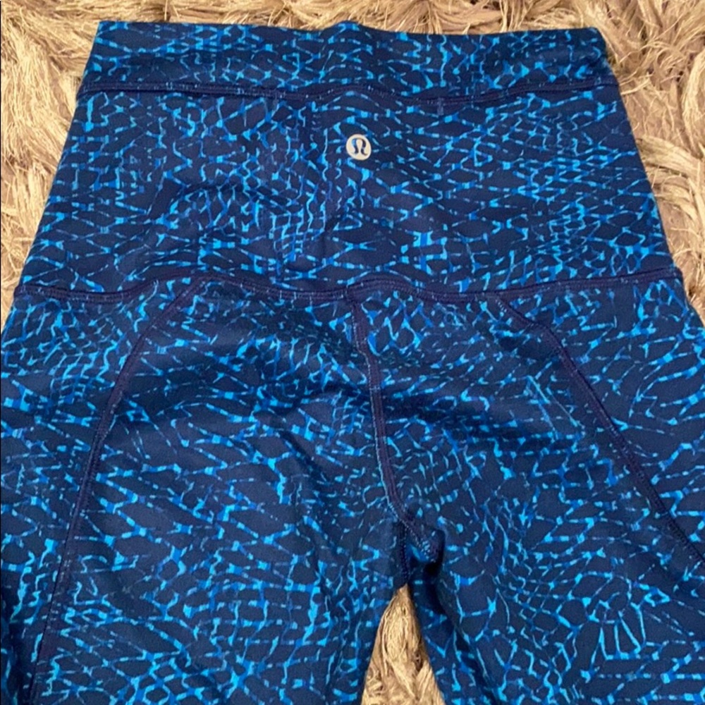 Lululemon - Picture 3 of 4